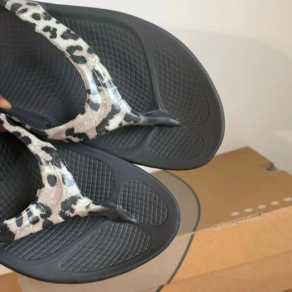 OOFOS OOlala Limited Women Recovery Thong Sandals- SZ 10